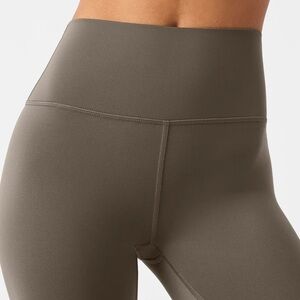 Alo Yoga High-Waist Airlift Legging (Regular)